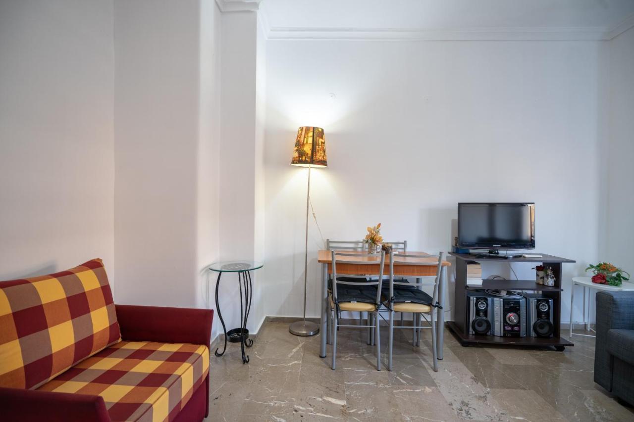 Dimotiko Theatro Metro St. 1 Bedroom 4 Pers. Flat พีเรียส ภายนอก รูปภาพ