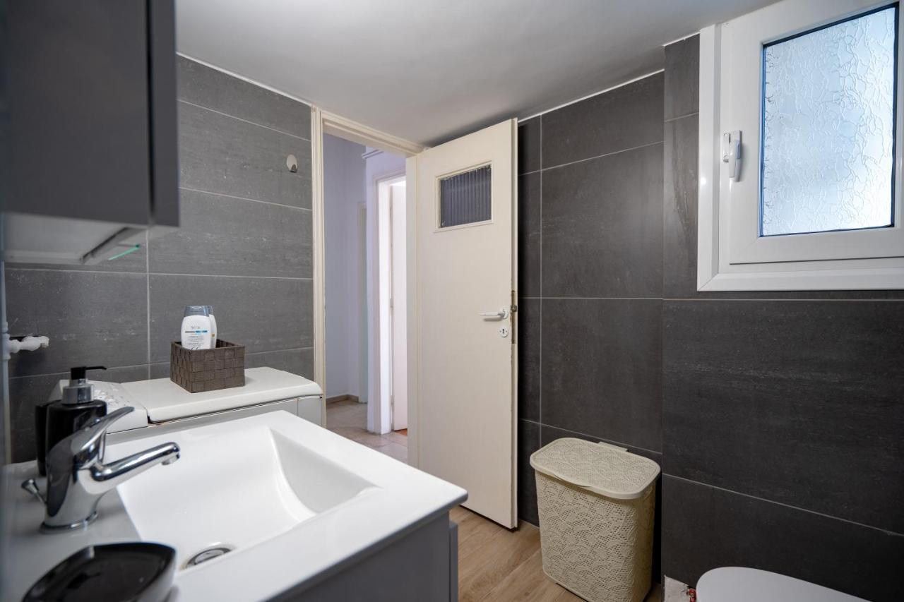 Dimotiko Theatro Metro St. 1 Bedroom 4 Pers. Flat พีเรียส ภายนอก รูปภาพ
