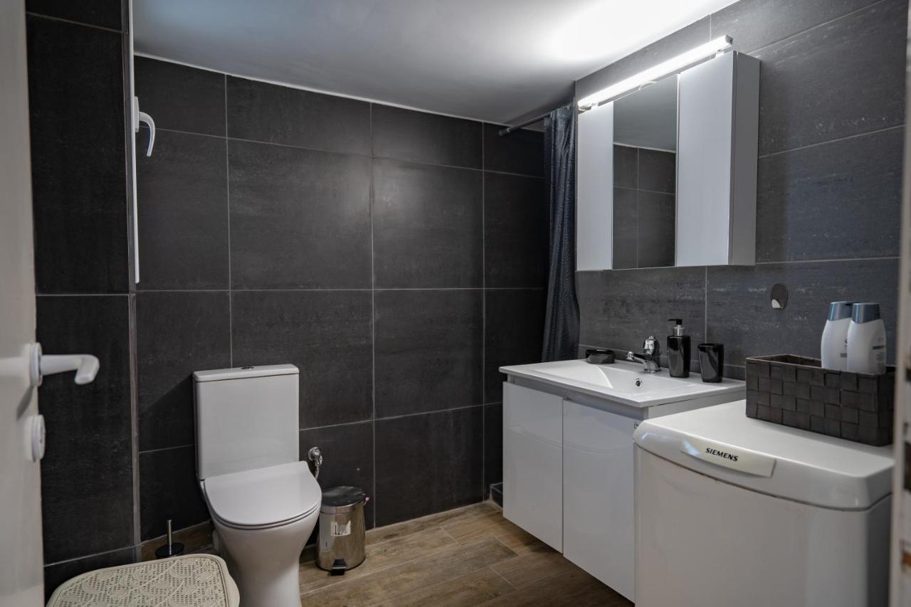 Dimotiko Theatro Metro St. 1 Bedroom 4 Pers. Flat พีเรียส ภายนอก รูปภาพ